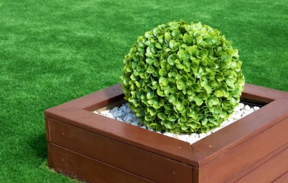 Штучні рослини на ділянці: як і коли використовувати?