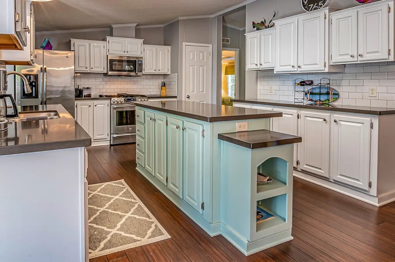 4. Острів на основі кухонних тумб